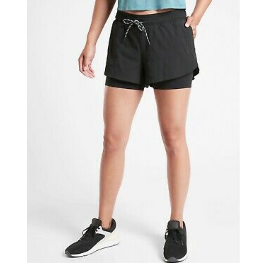 Athleta Trekkie Crest 2 in 1 Shortie Black Size 4
